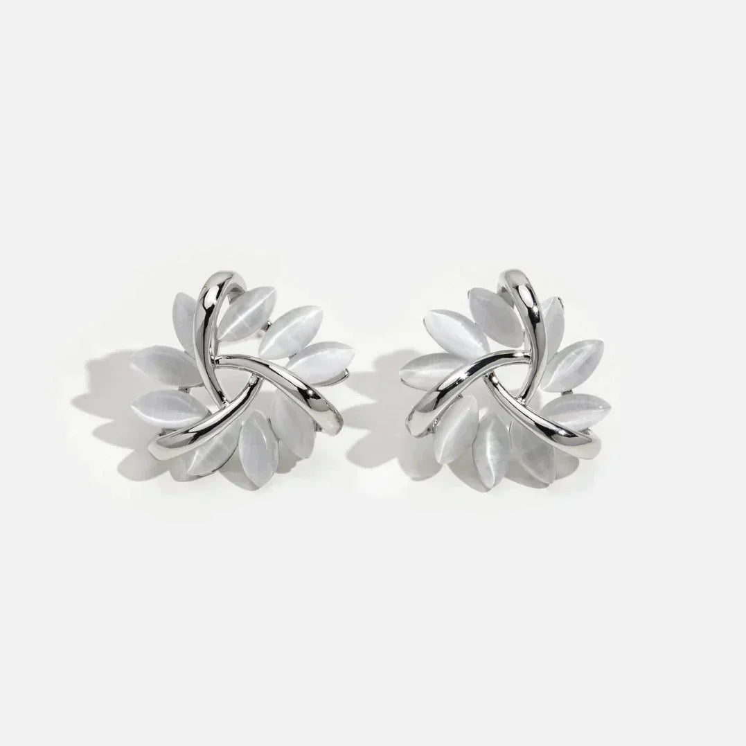 Charlotte | Boucles d'Oreilles en Or avec Fleurs d'Opale - Doré éclatant et délicates fleurs d'opale