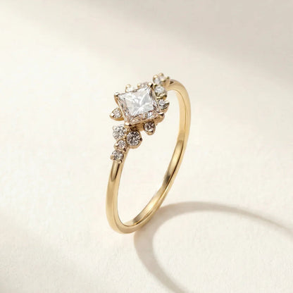 Raymonde | Bague sertie d'une pierre éblouissante
