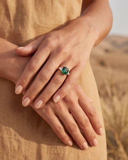 Berthe | Bague sertie d'une pierre verte éclatante