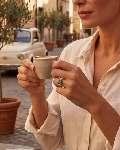 Berthe | Bague sertie d'une pierre verte éclatante