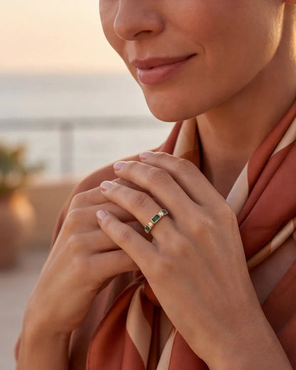 Pascale | Bague élégante avec pierres vertes
