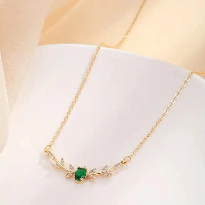 Maëlle | Pendentif Feuille Marquise Émeraude Classique – Élégance Intemporelle