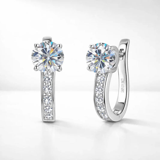 Louise | Boucles d'oreilles Huggie en Moissanite Kanal – Éclat étincelant et design contemporain