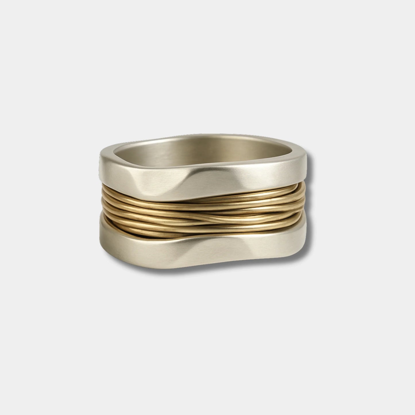 Maria | Bague en fils dorés délicats