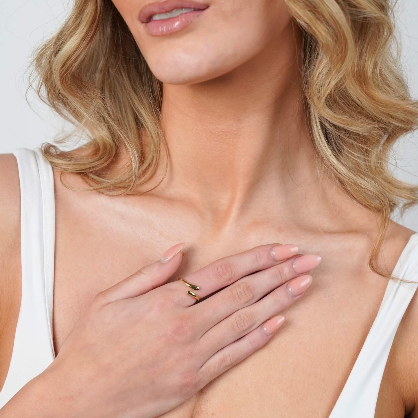 Estelle | Bague Douce Étreinte — Bijou d'Élégance et de Douceur