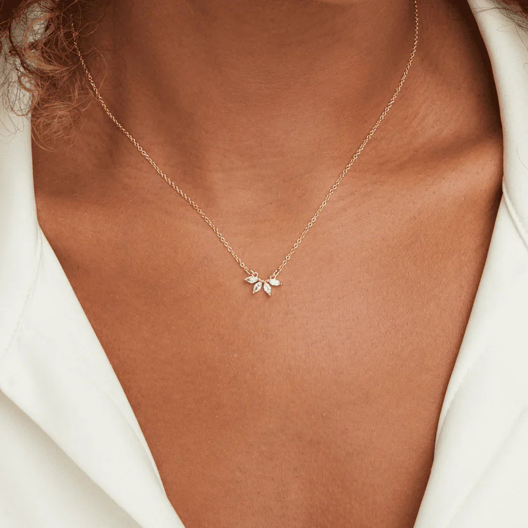 Lucie | Collier en Cristal Étincelant - Pendentif Feuille