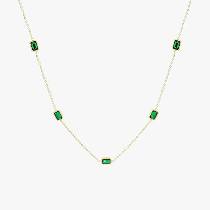 Apolline | Collier en chaîne dorée serti d'une pierre verte