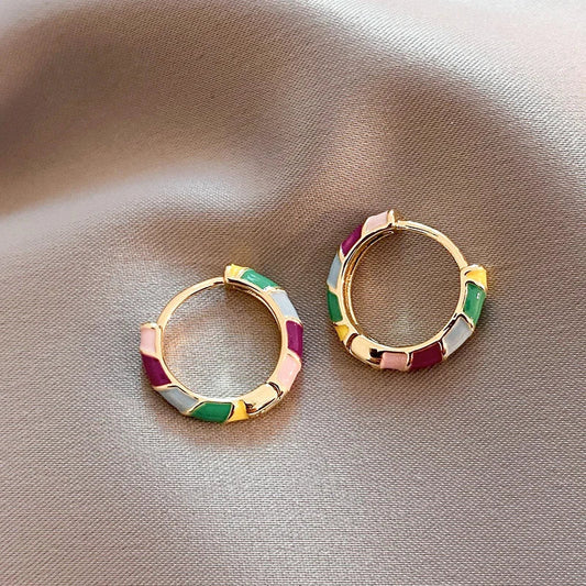 Noémie | Boucles d'Oreilles Élégantes ornées d'Émail Doré