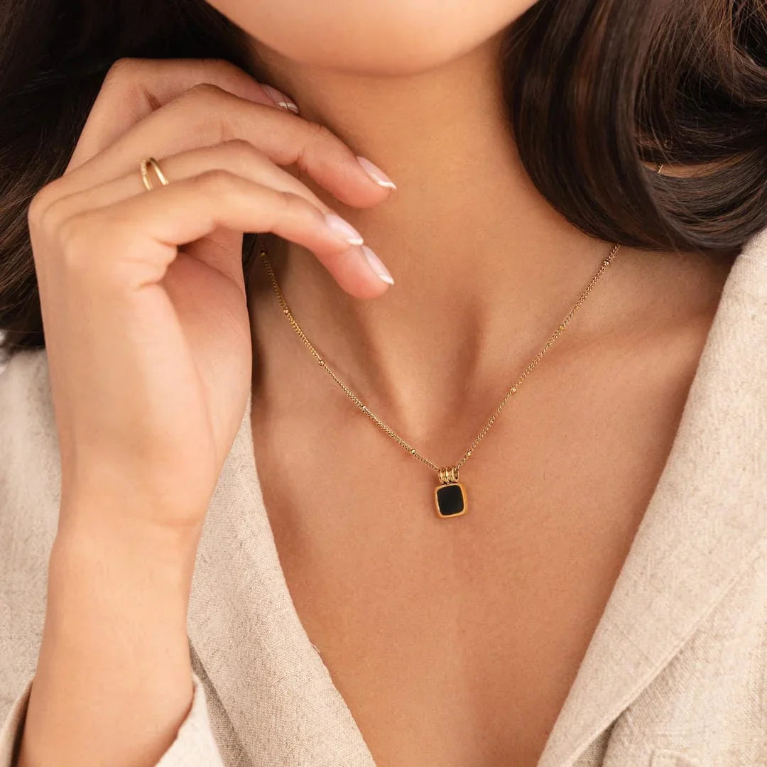 Coralie | Collier Pendentif Noir Chic Ébène — Élégance Nocturne