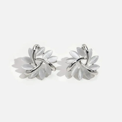 Charlotte | Boucles d'Oreilles en Or avec Fleurs d'Opale - Doré éclatant et délicates fleurs d'opale
