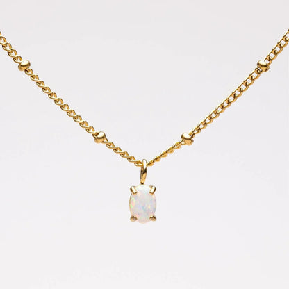 Marion | Collier en perles dorées avec pendentif en opale – bijou élégant et lumineux