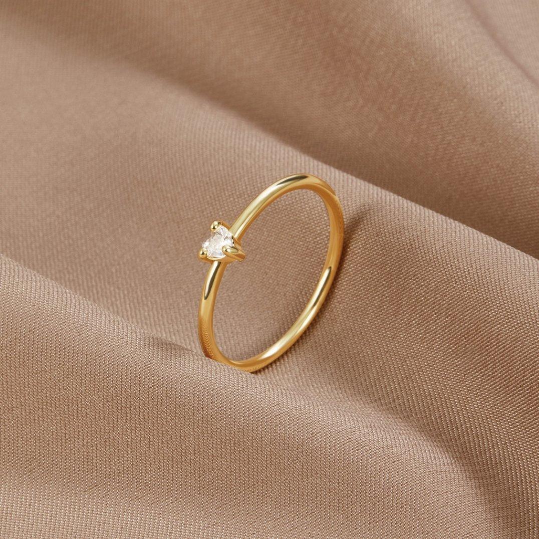 Leonie | Bague en or minimaliste, finition lisse et raffinée