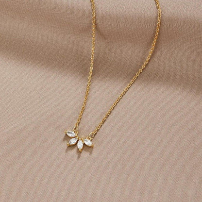 Lucie | Collier en Cristal Étincelant - Pendentif Feuille