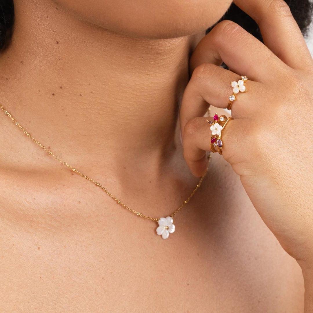 Laure | Collier Pendentif Fleur Élégance Florale